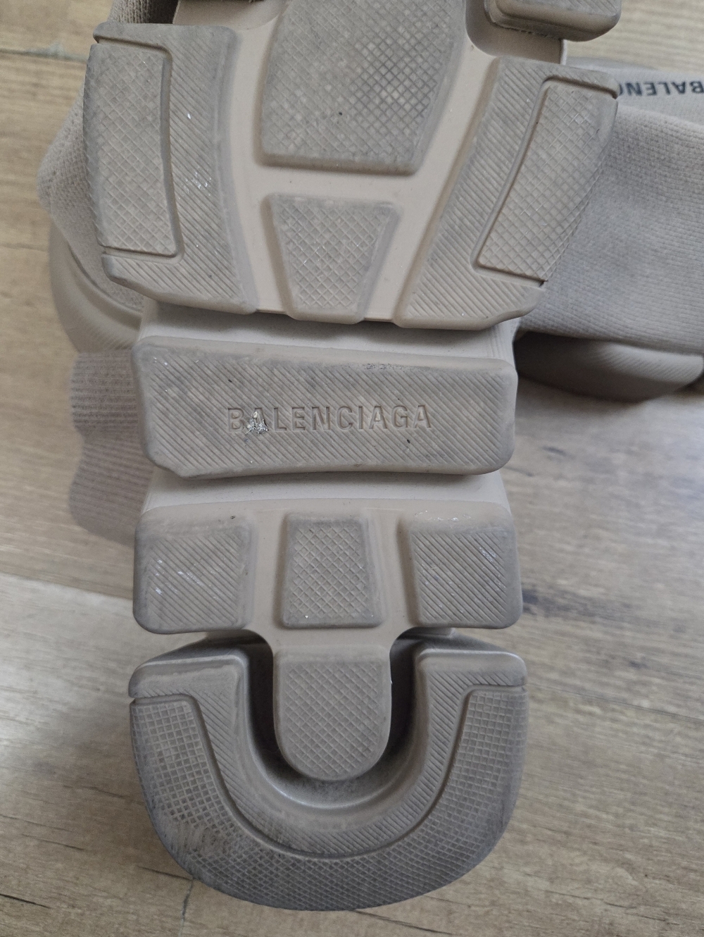 BALENCIAGA Taupe Speed 2.0 Sneakers - Picture 15 of 16